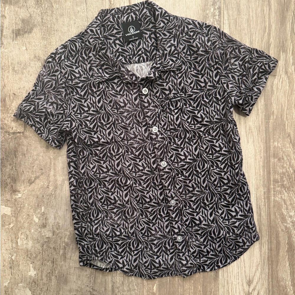 Volcom Kids Black and White Leaf Print Button Down Shirt